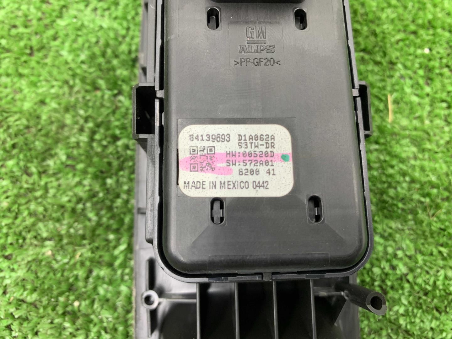 Кнопка стеклоподъемника