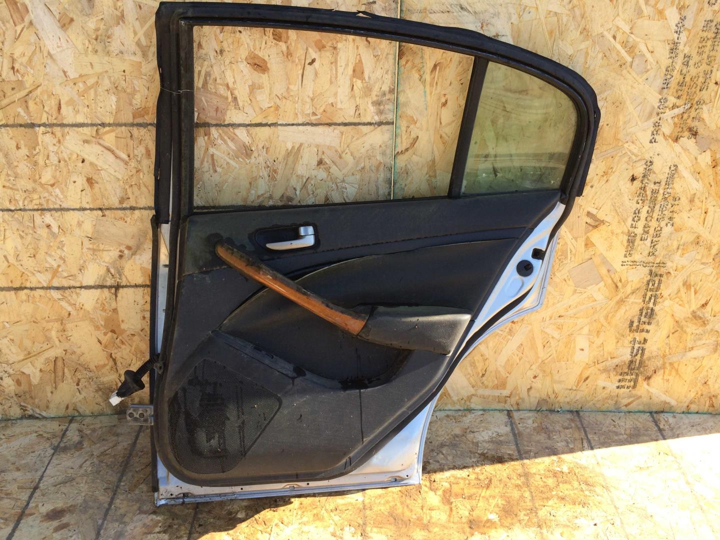 Дверь задняя правая