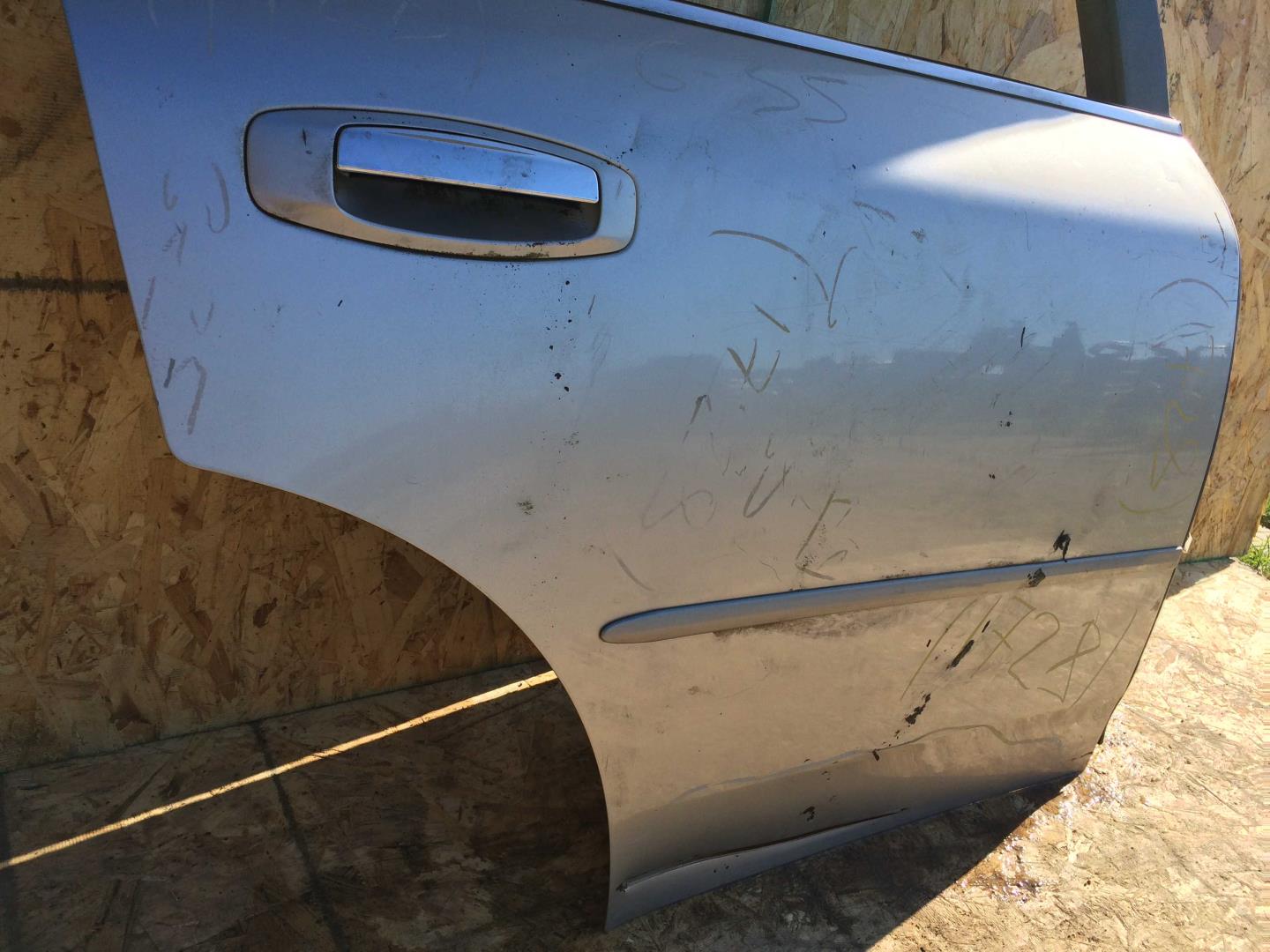 Дверь задняя правая