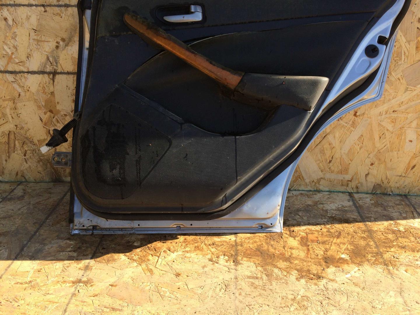 Дверь задняя правая