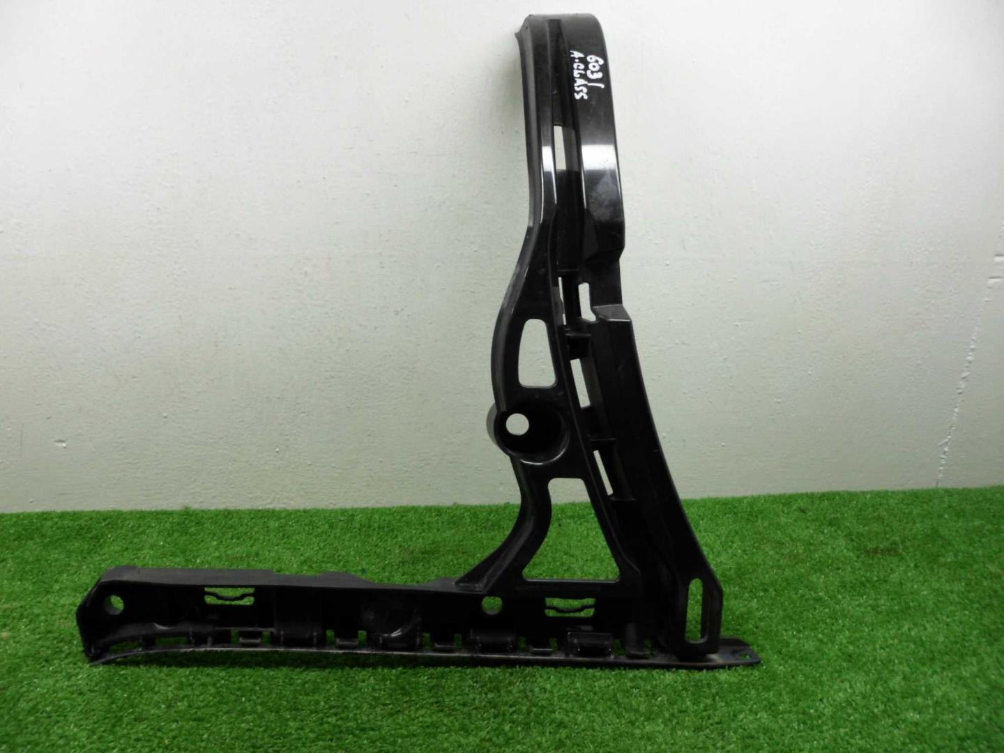 Кронштейн заднего бампера