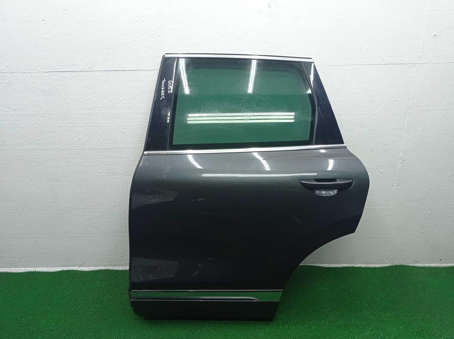 Стекло двери задней левой