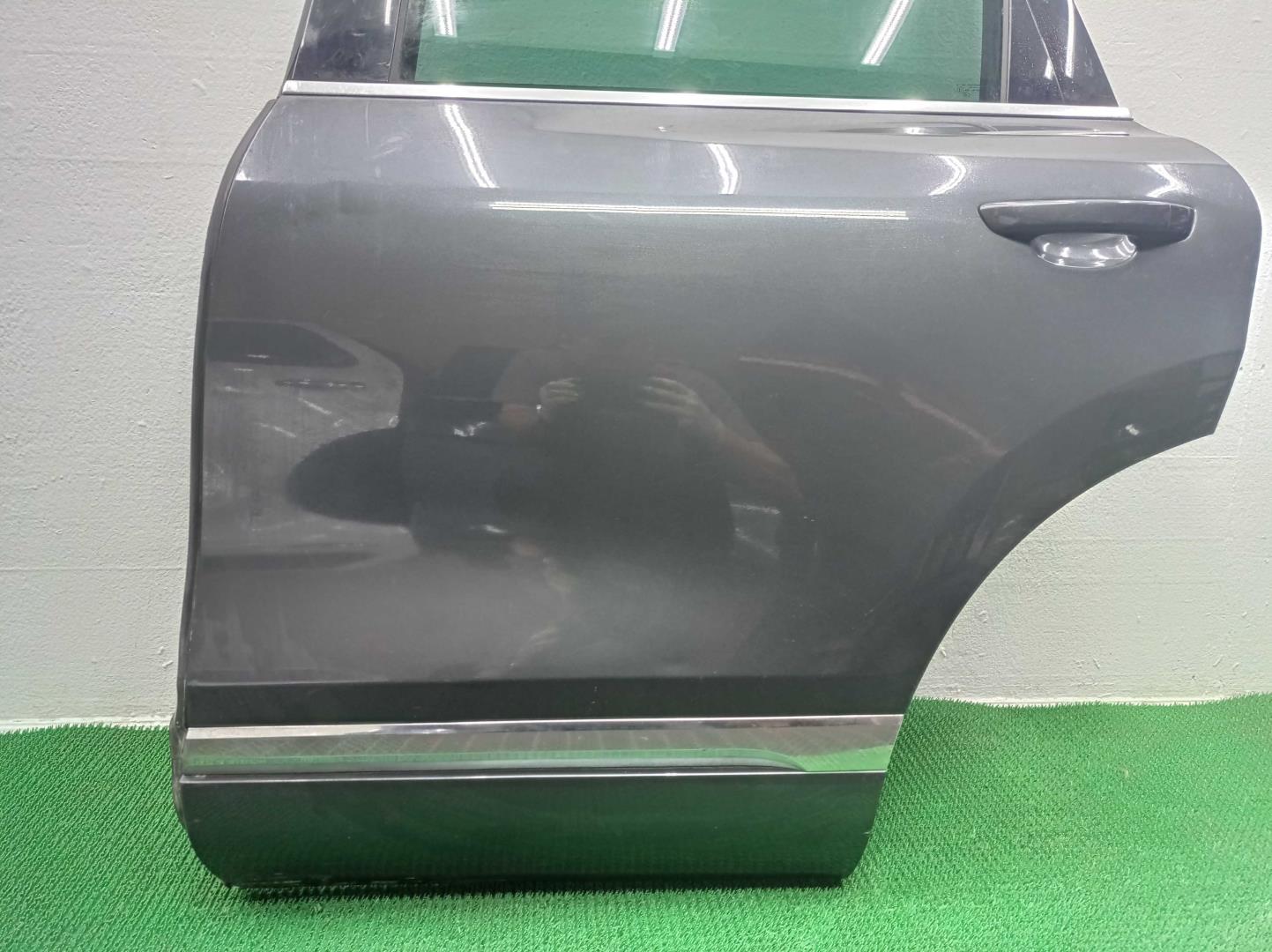 Стекло двери задней левой
