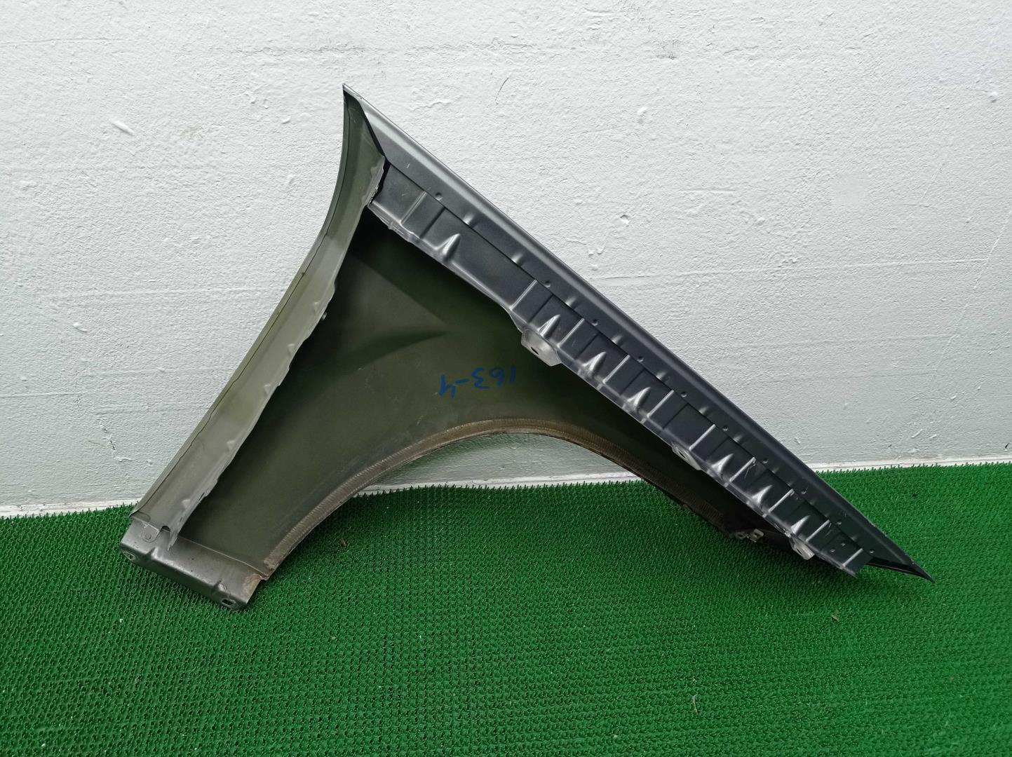 Крыло переднее левое