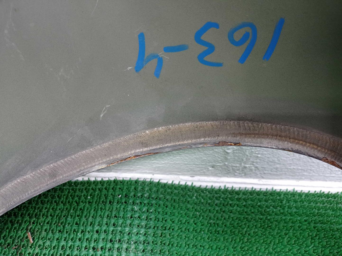 Крыло переднее левое