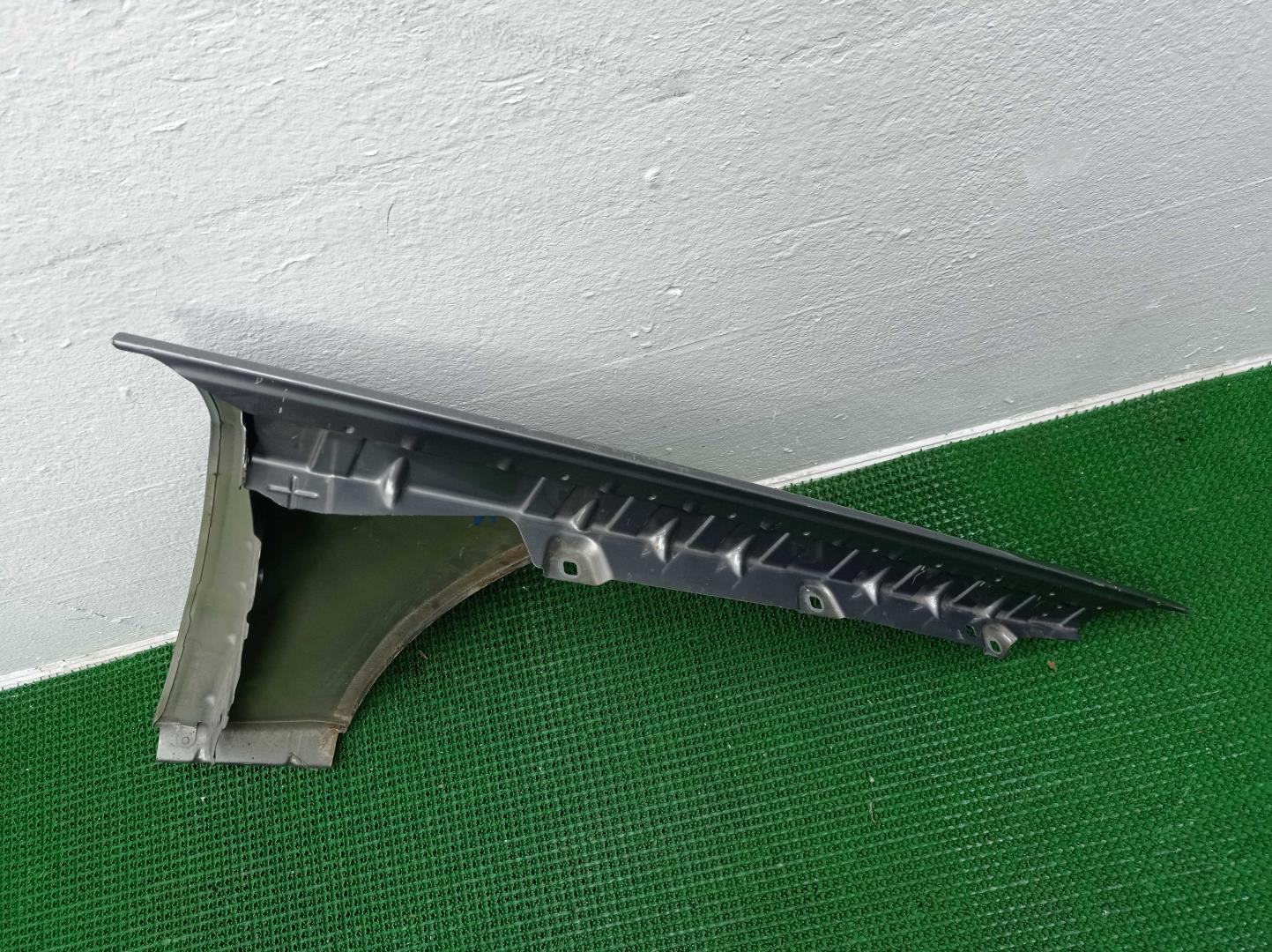 Крыло переднее левое