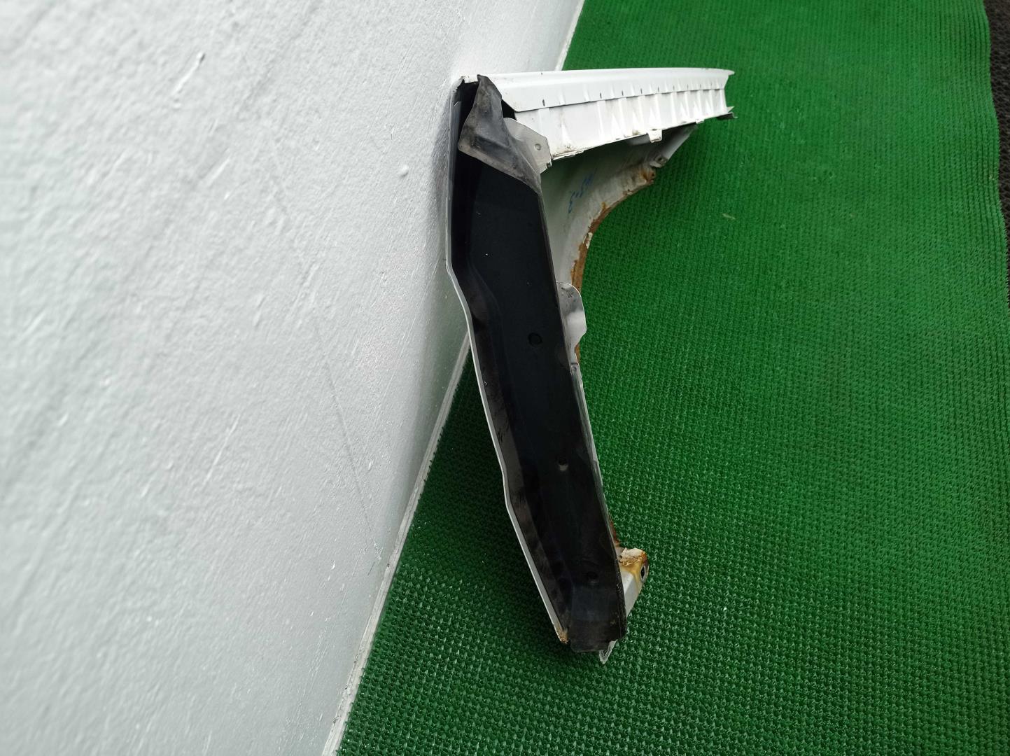 Крыло переднее левое