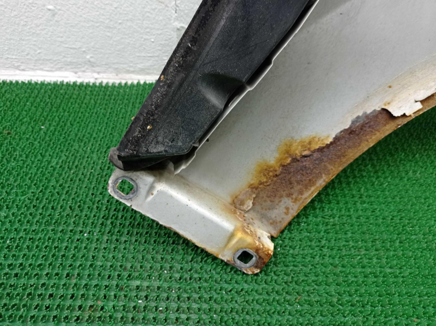 Крыло переднее левое