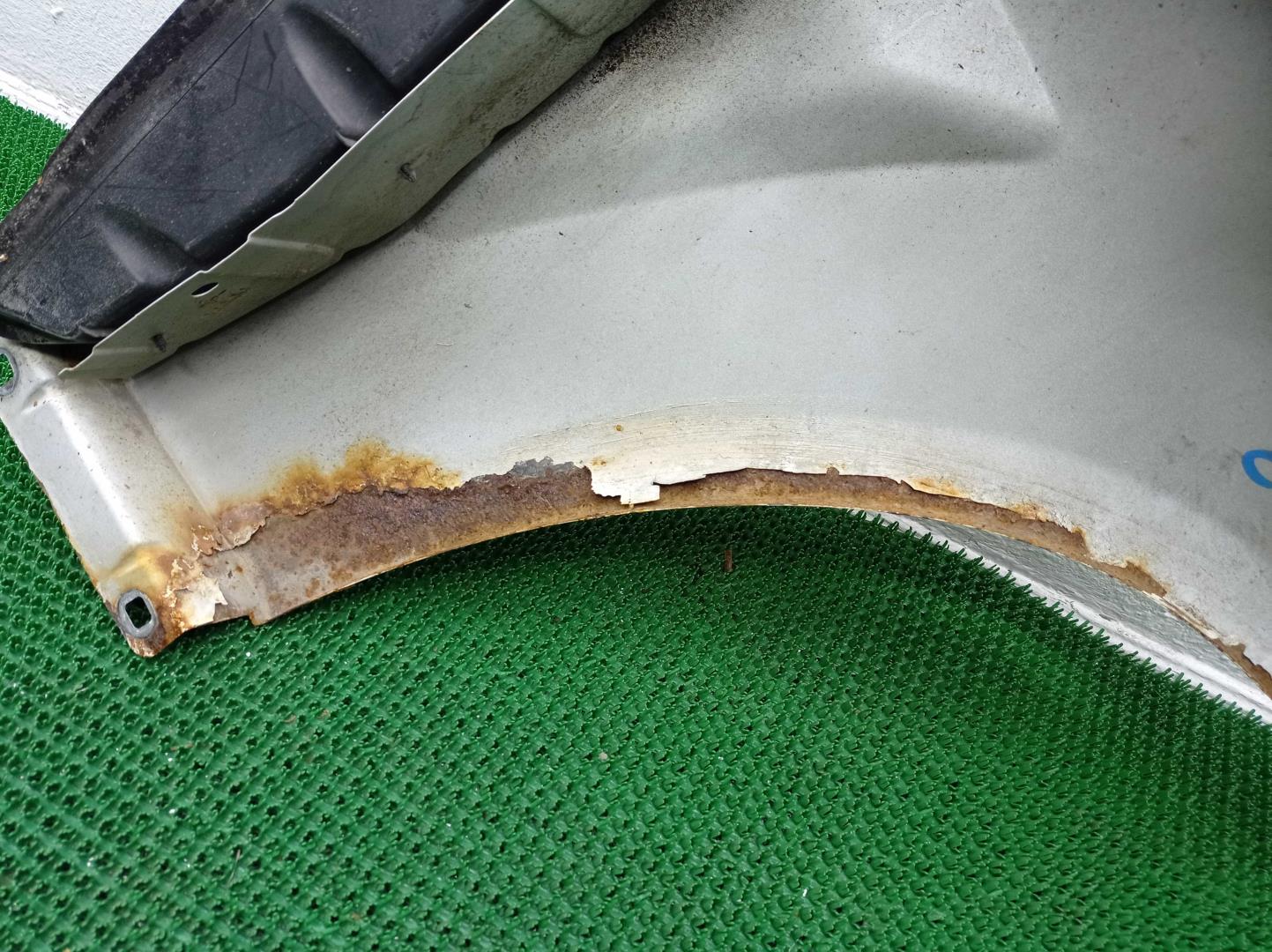 Крыло переднее левое