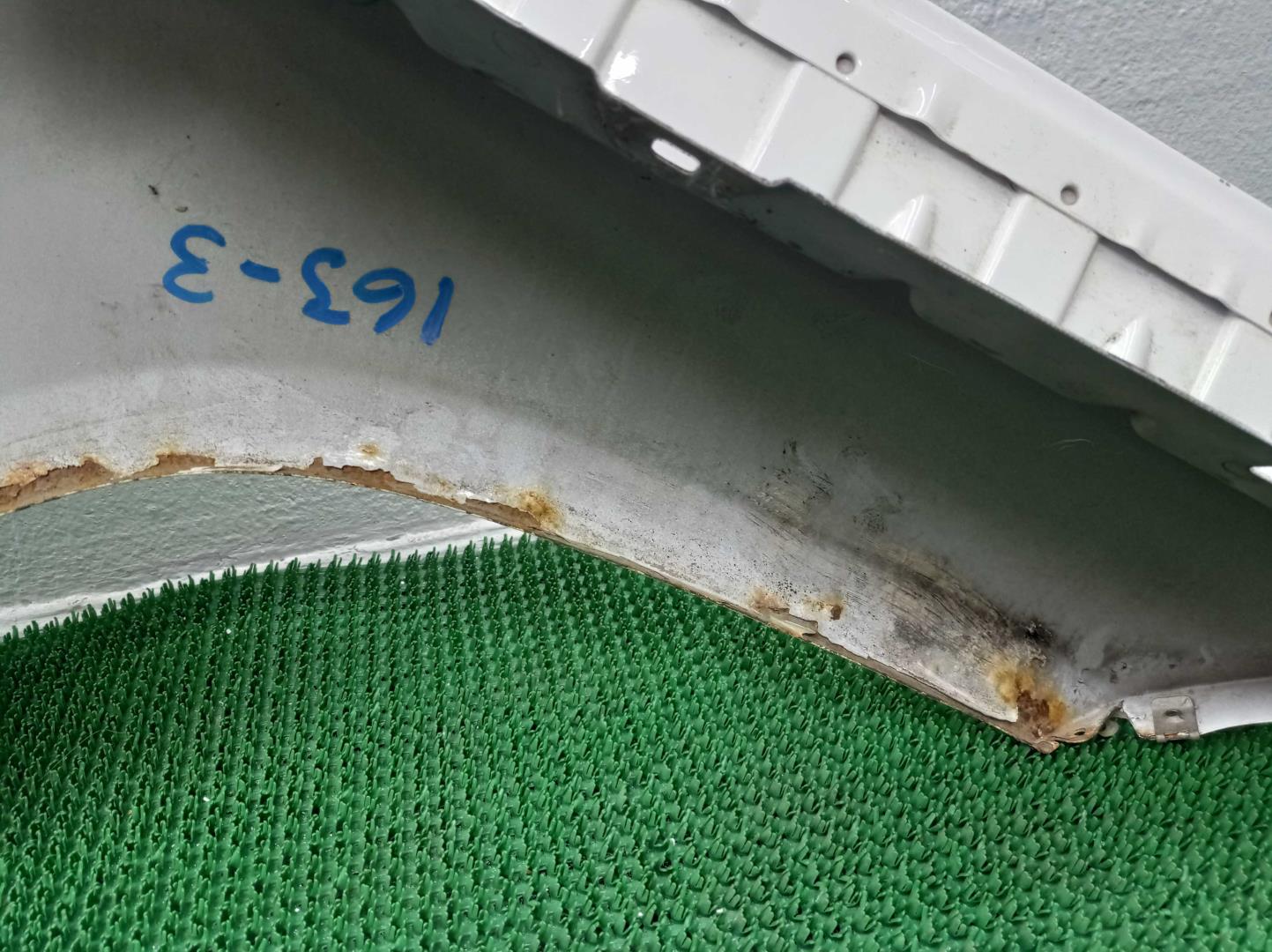 Крыло переднее левое