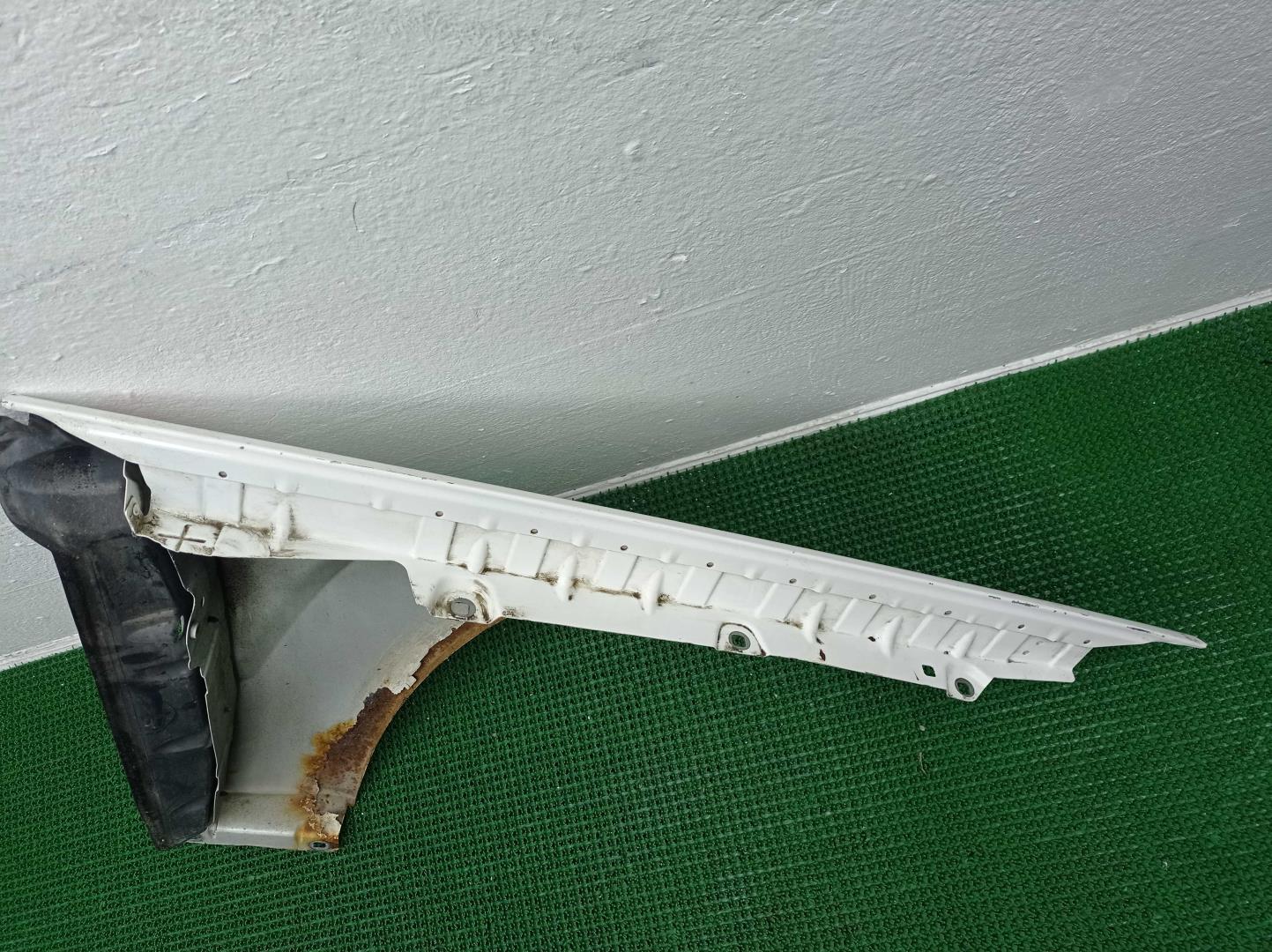 Крыло переднее левое