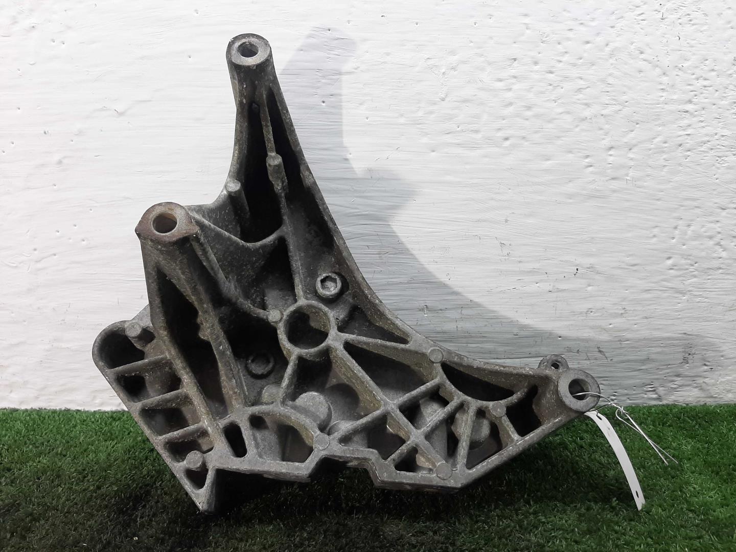 Кронштейн двигателя