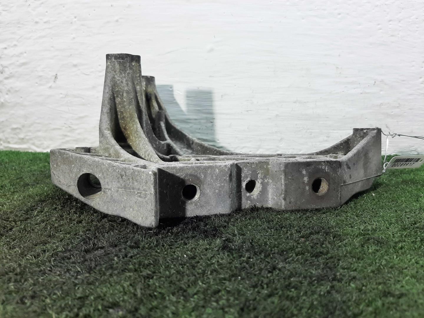 Кронштейн двигателя