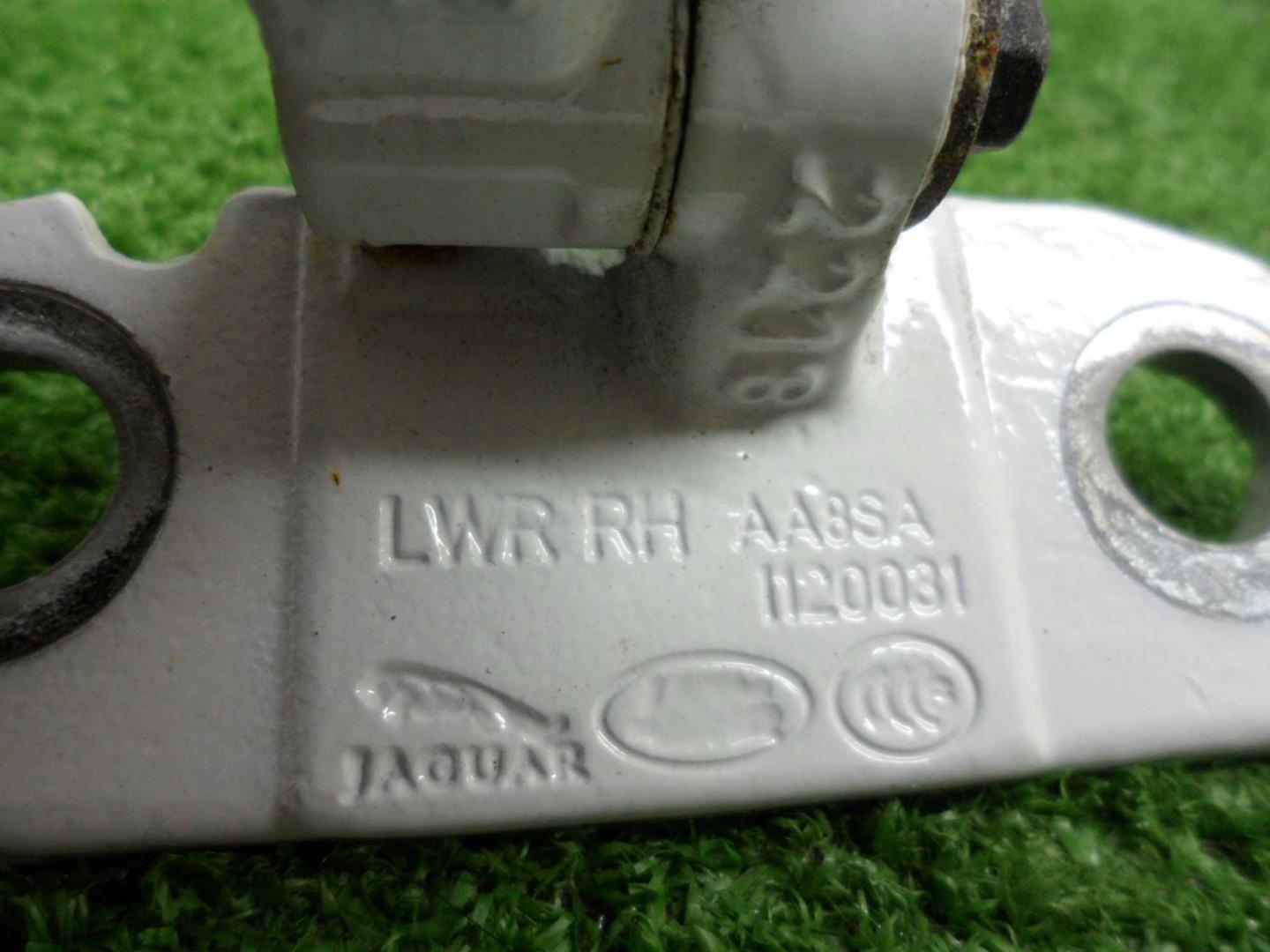 Петля двери