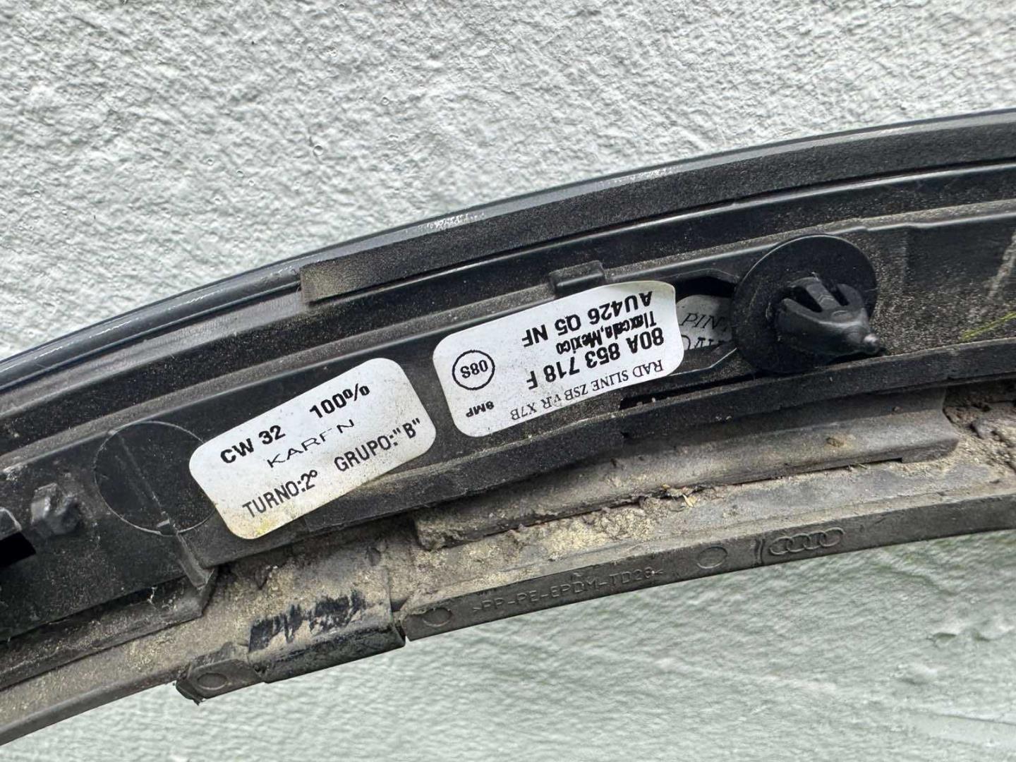 Накладка переднего крыла правого