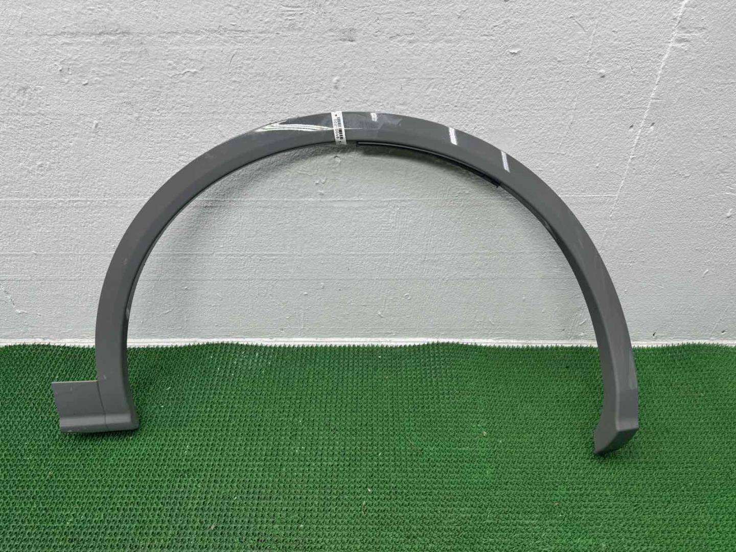 Накладка переднего крыла правого