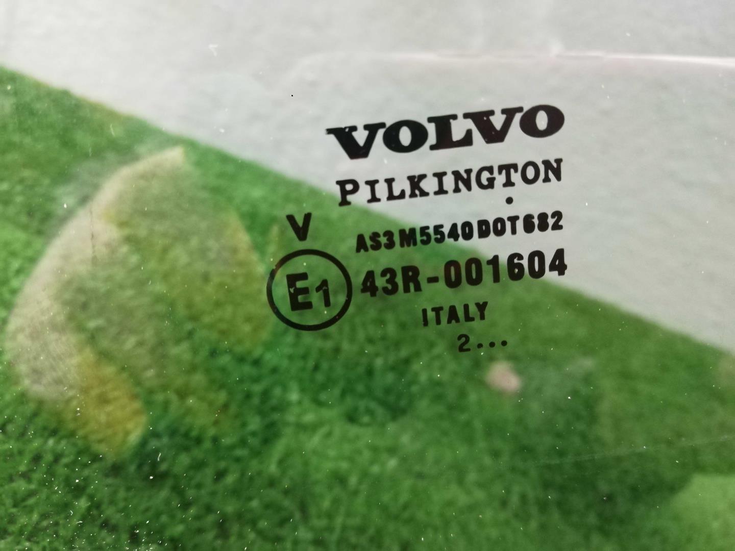 Стекло двери задней левой