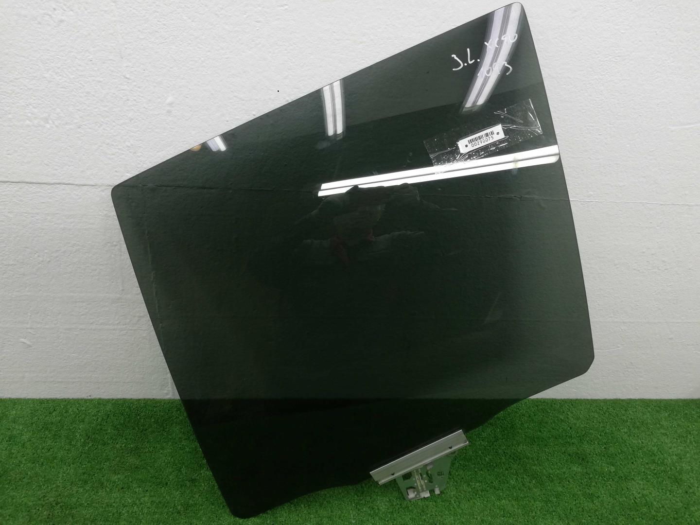 Стекло двери задней левой