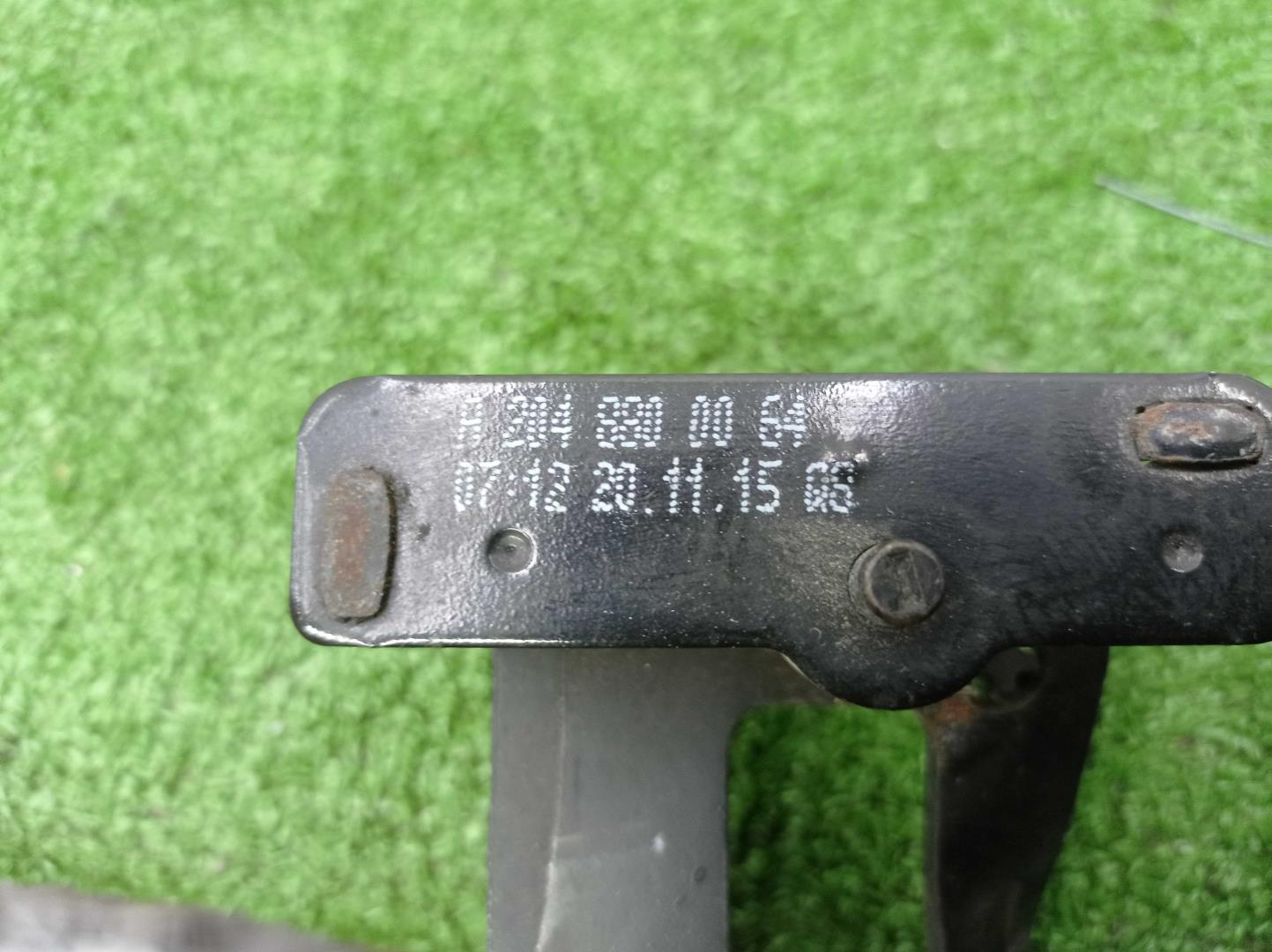 Замок капота