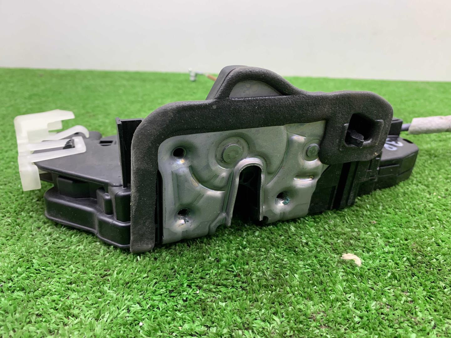 Замок двери задней правой