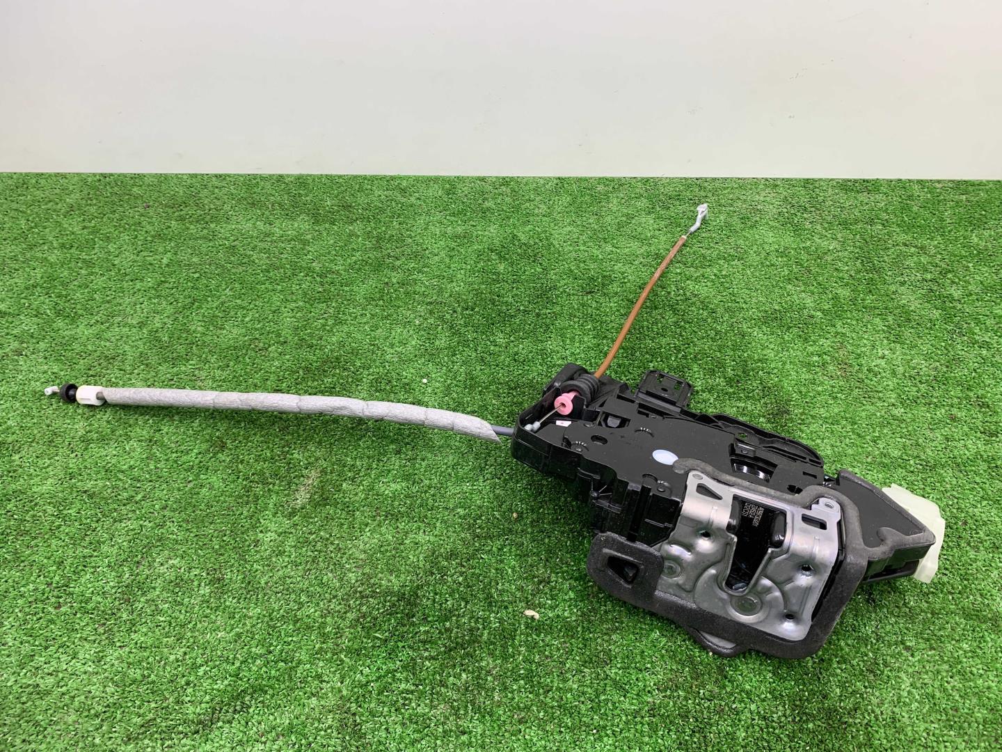 Замок двери задней правой