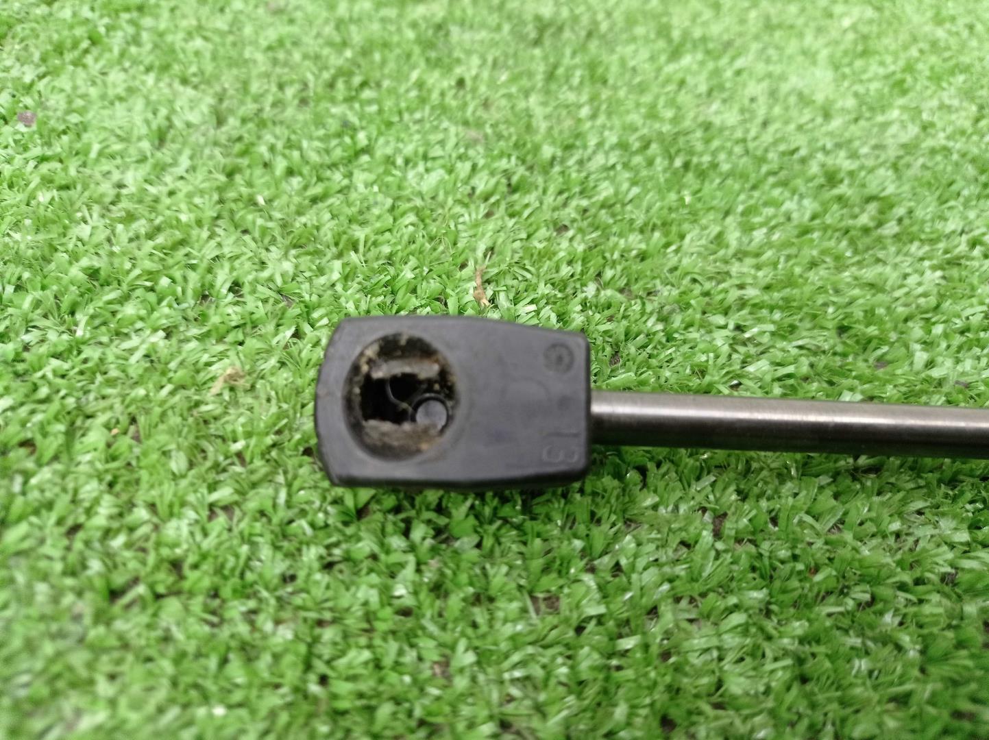 Амортизатор капота