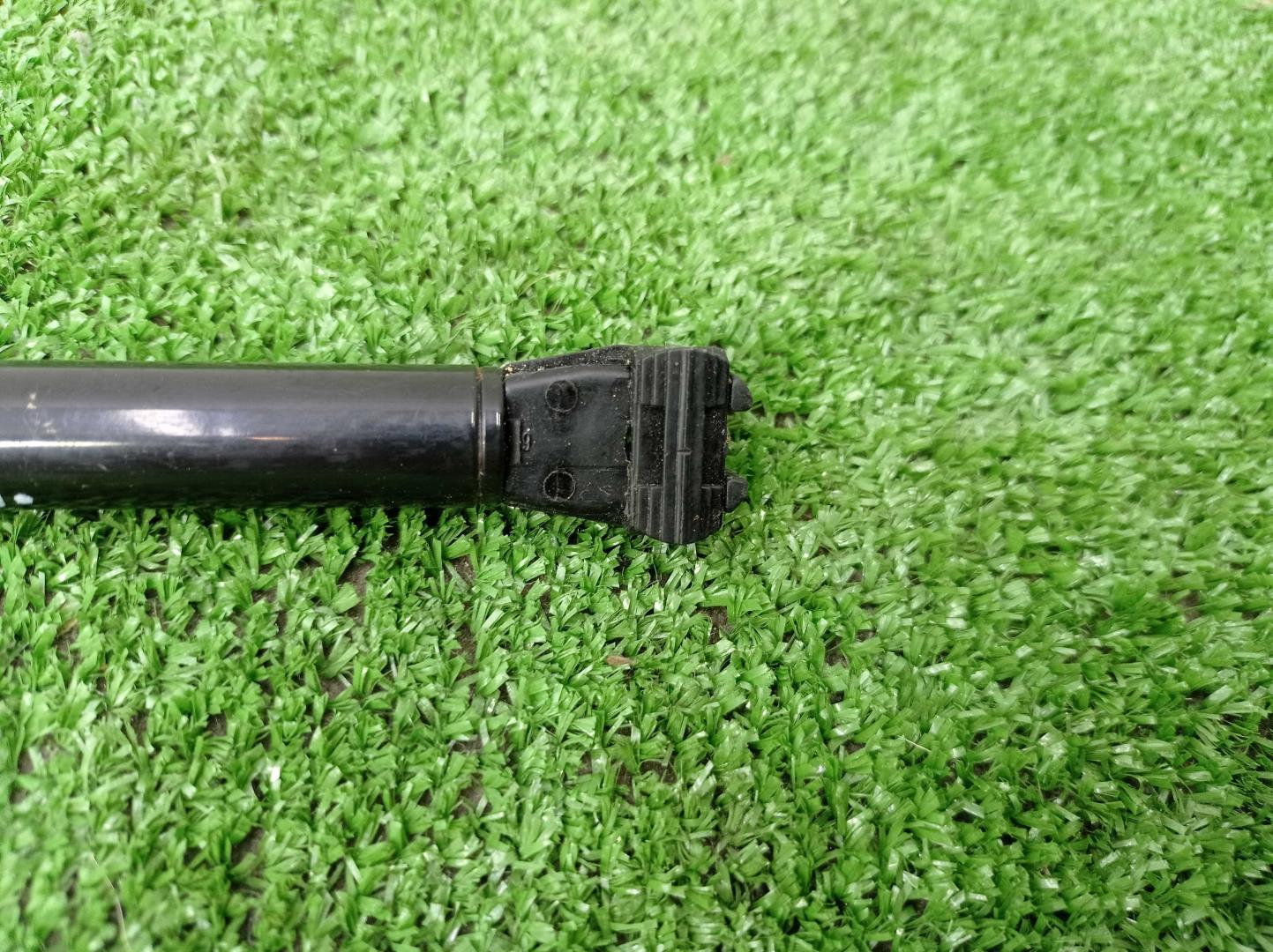 Амортизатор капота