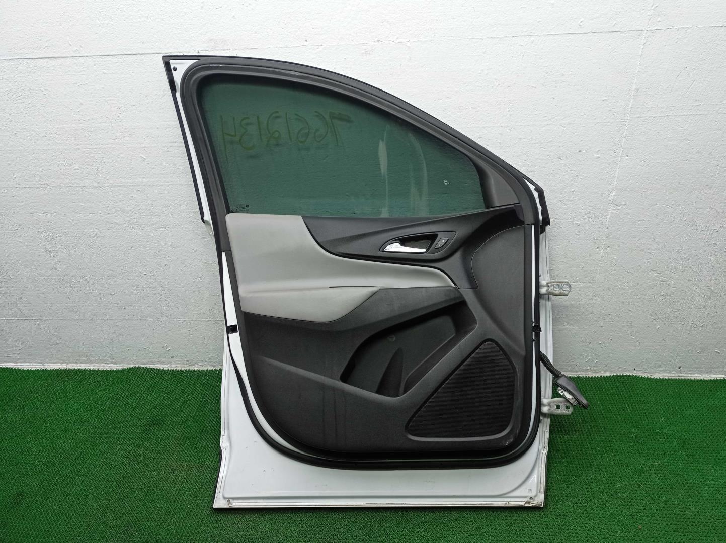 Дверь передняя левая