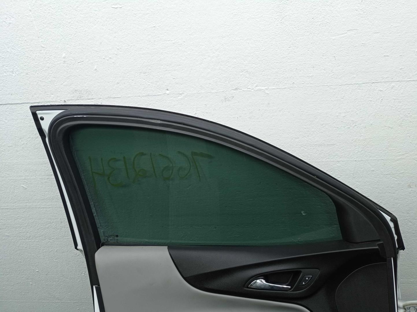 Замок двери передней левой