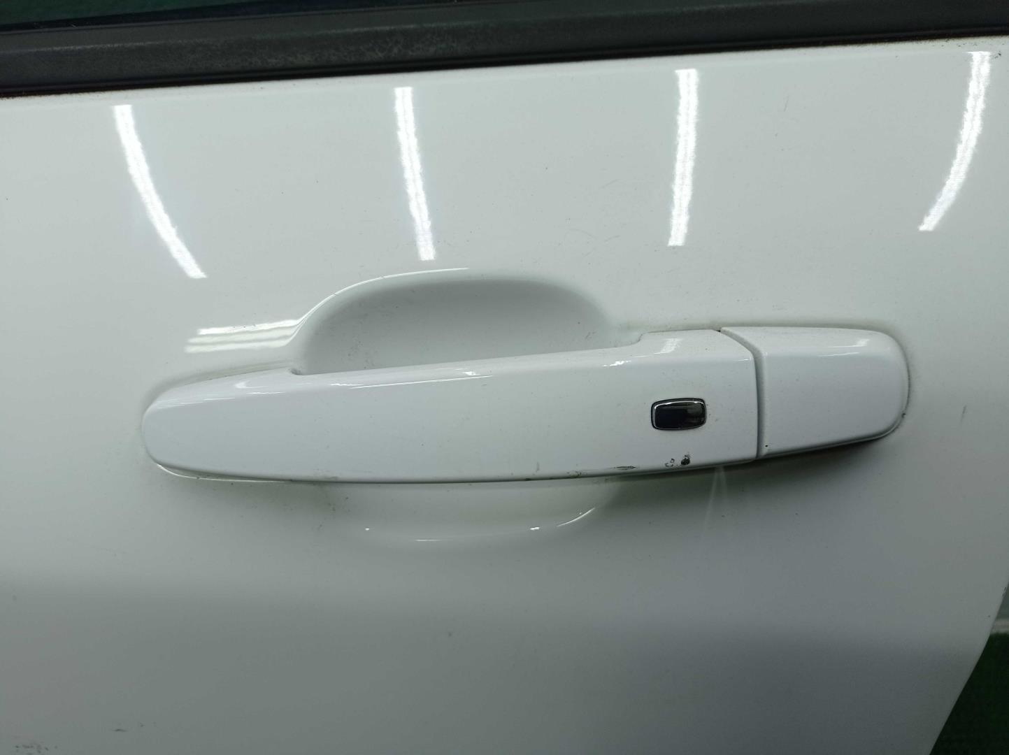 Замок двери передней левой