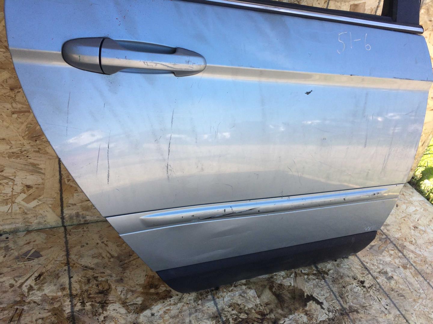 Дверь задняя правая