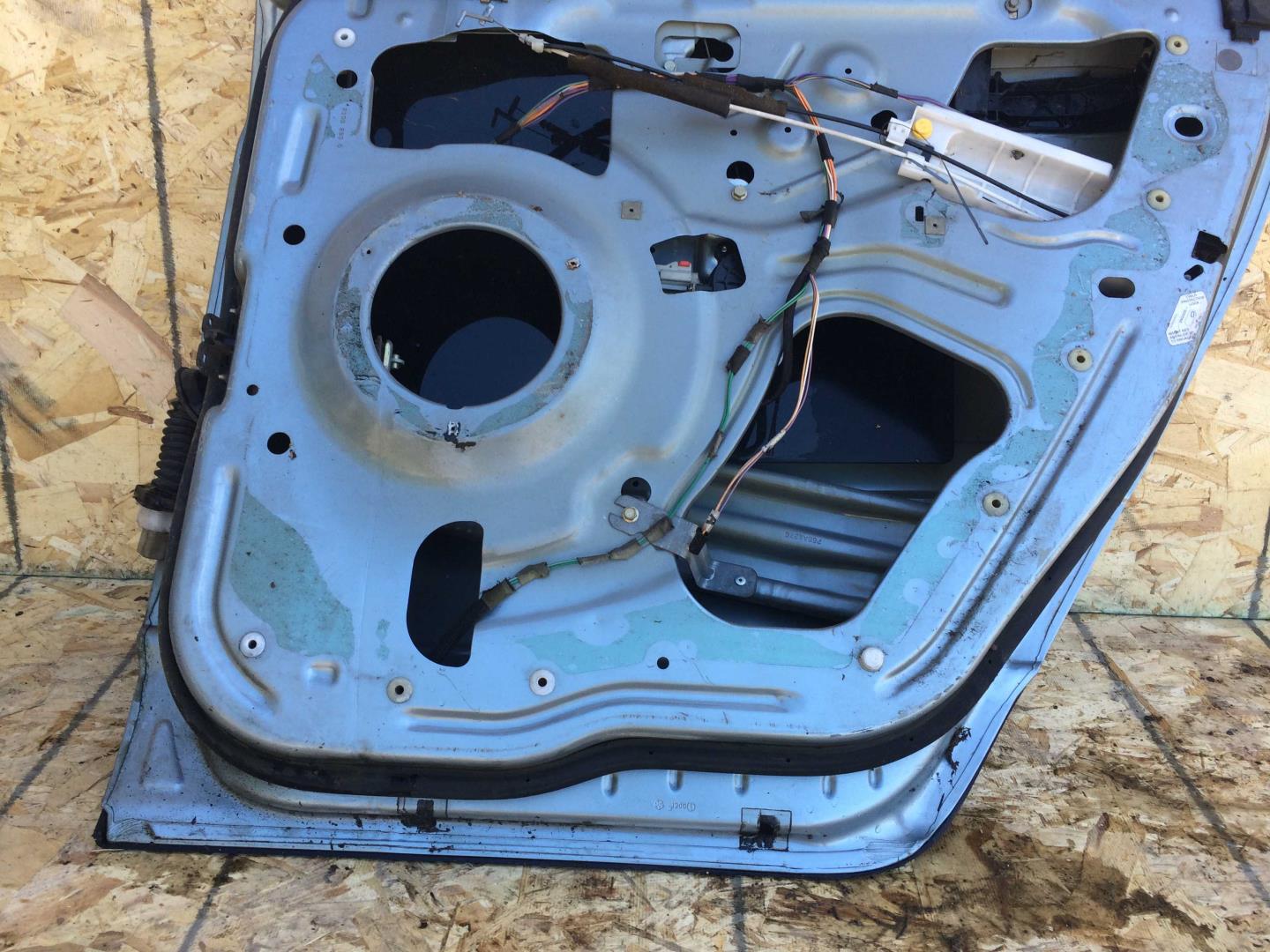 Дверь задняя правая