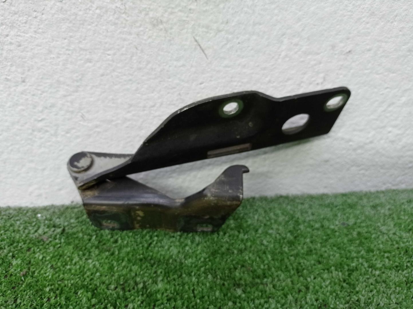 Петля капота левая