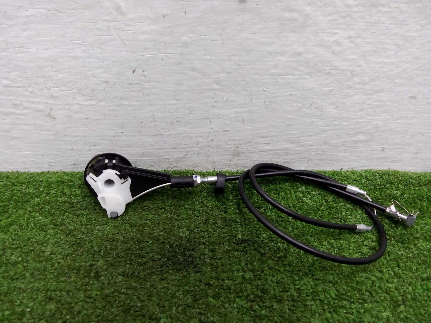 Трос лючка бензобака