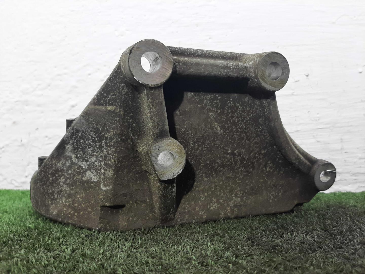 Кронштейн ГУР