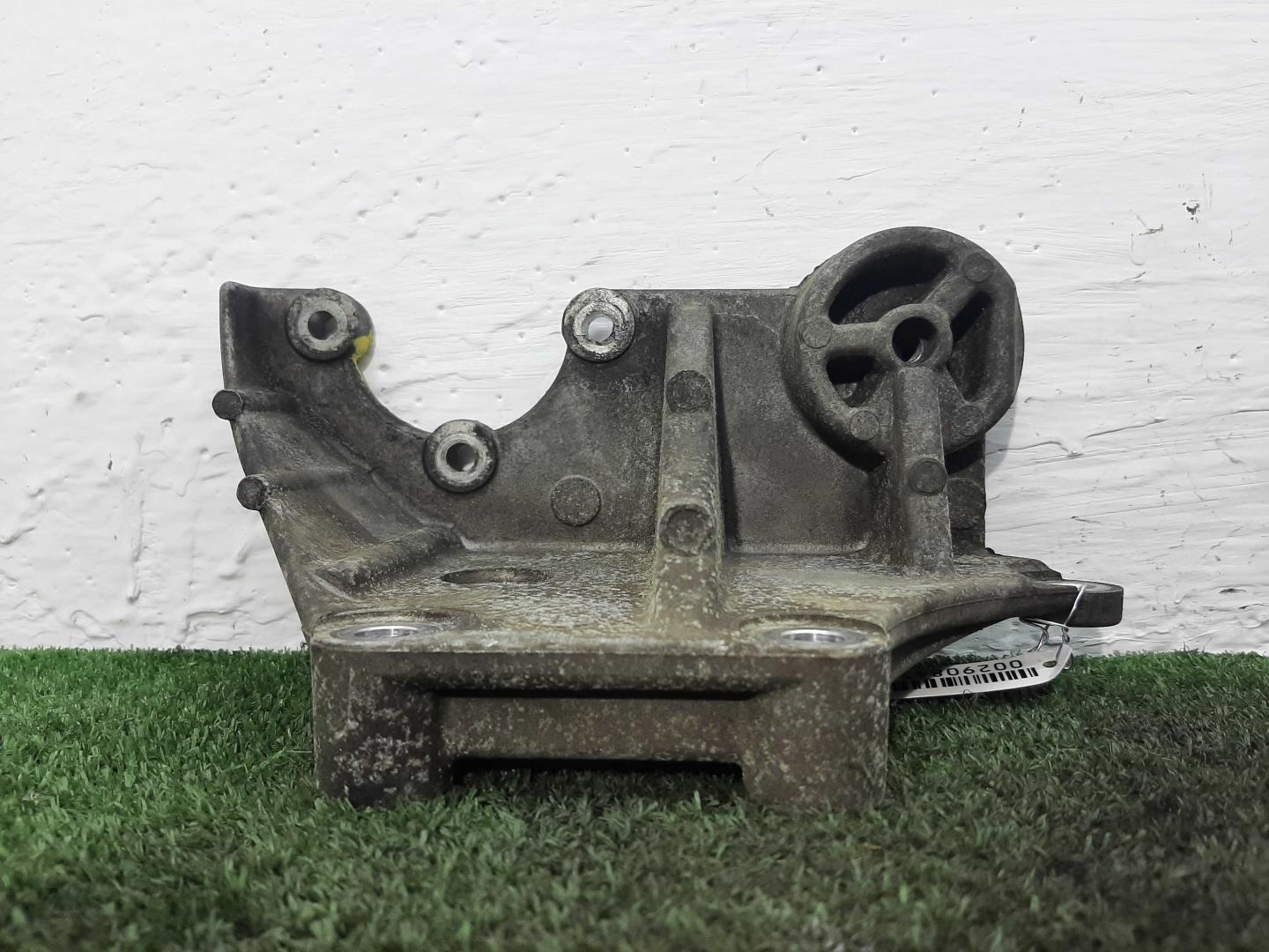 Кронштейн ГУР