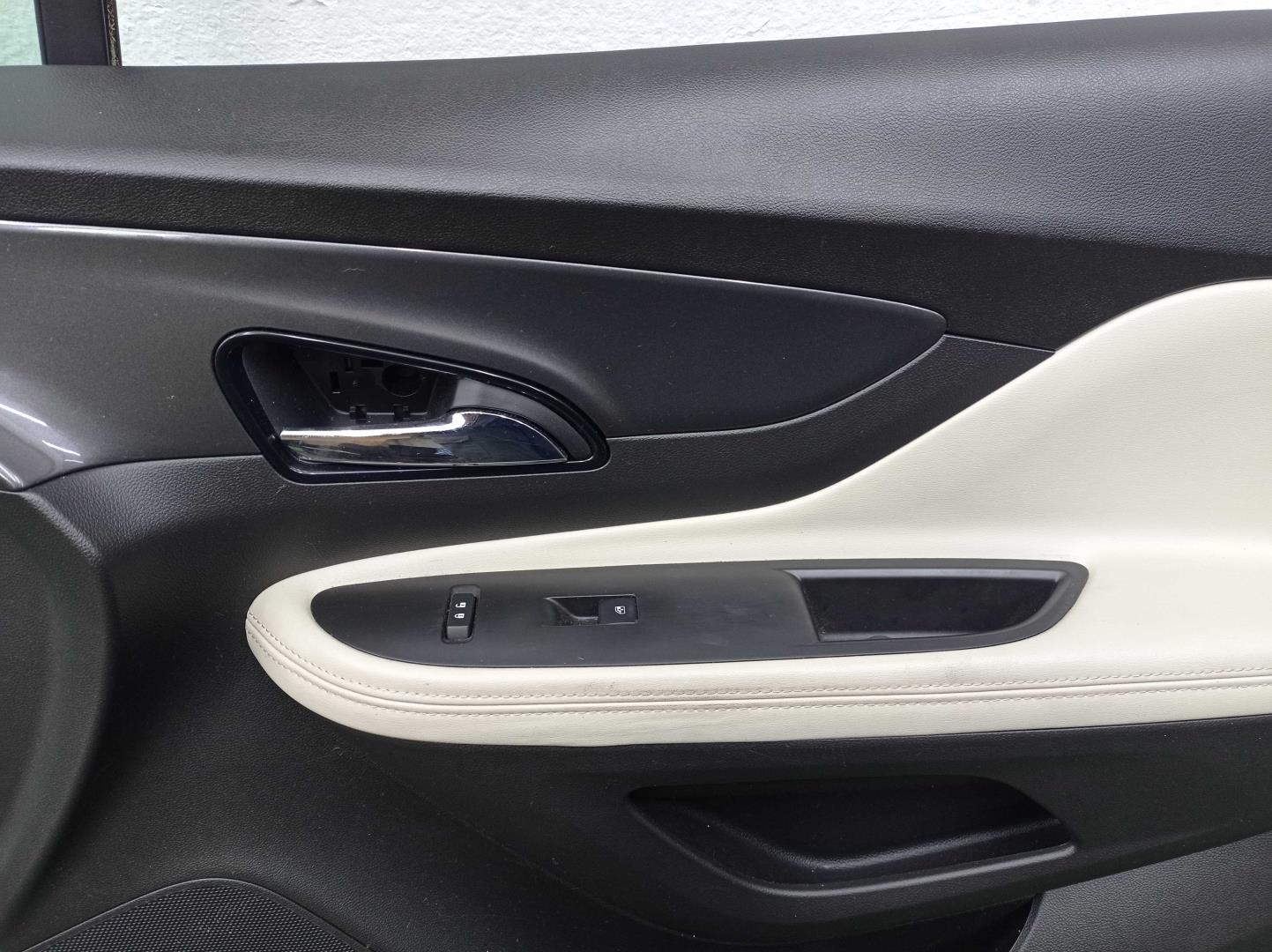 Замок двери передней правой