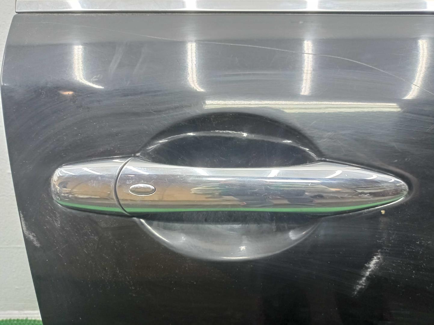 Стекло двери передней правой