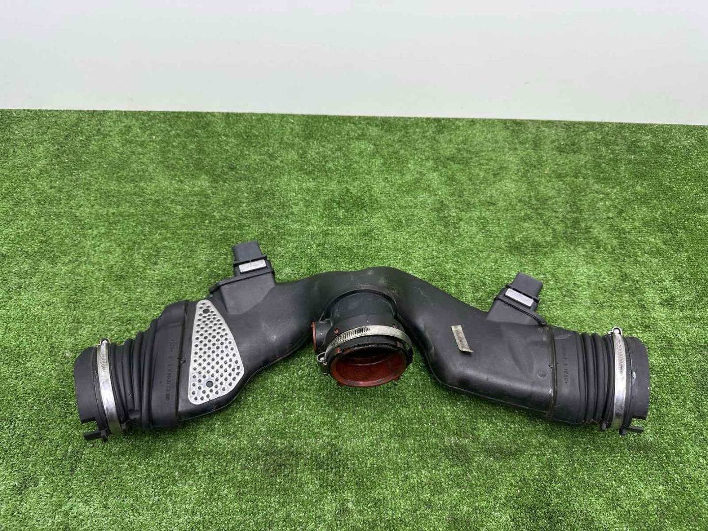 Патрубок воздушного фильтра