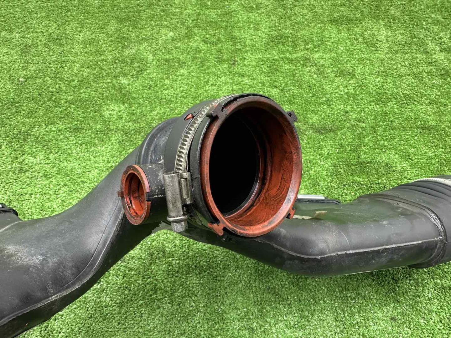 Патрубок воздушного фильтра