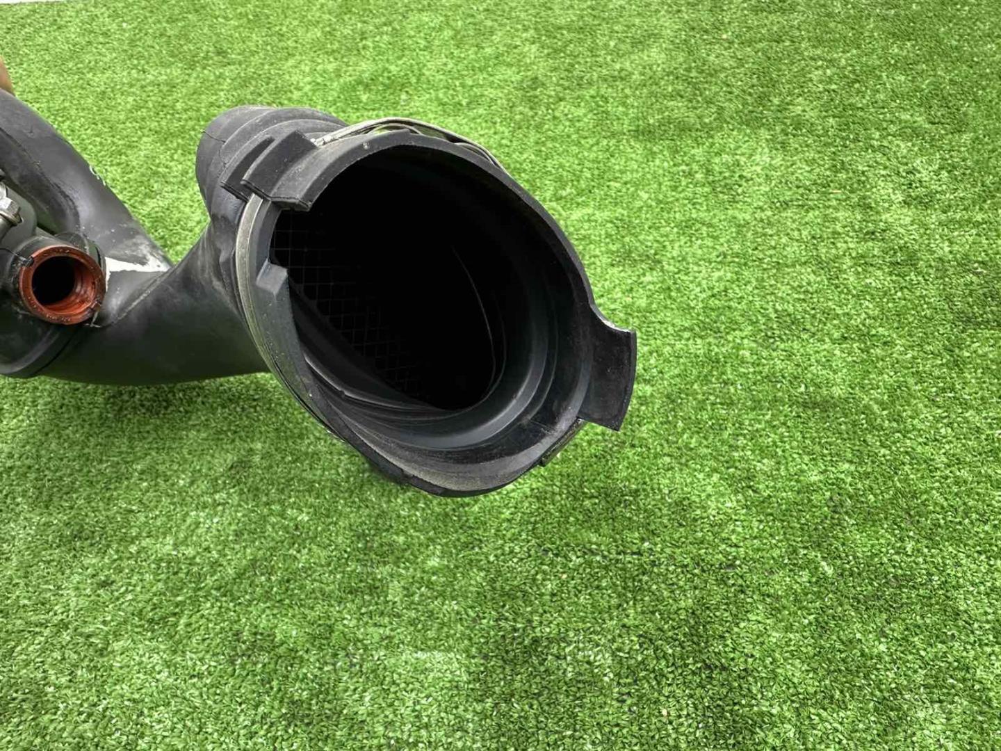 Патрубок воздушного фильтра