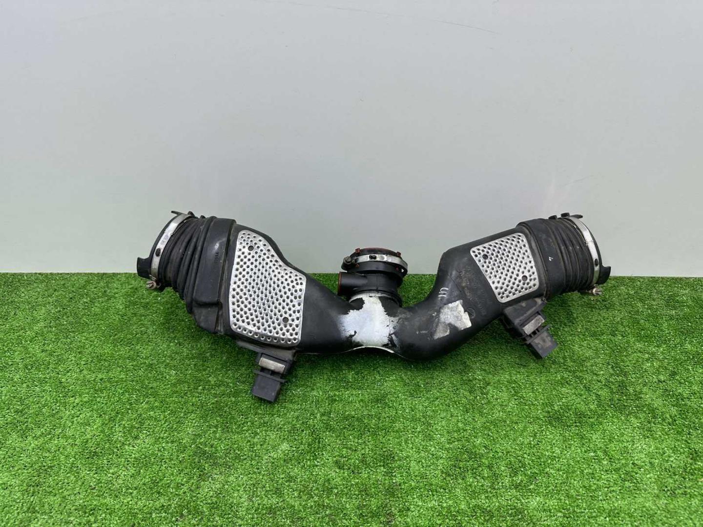 Патрубок воздушного фильтра