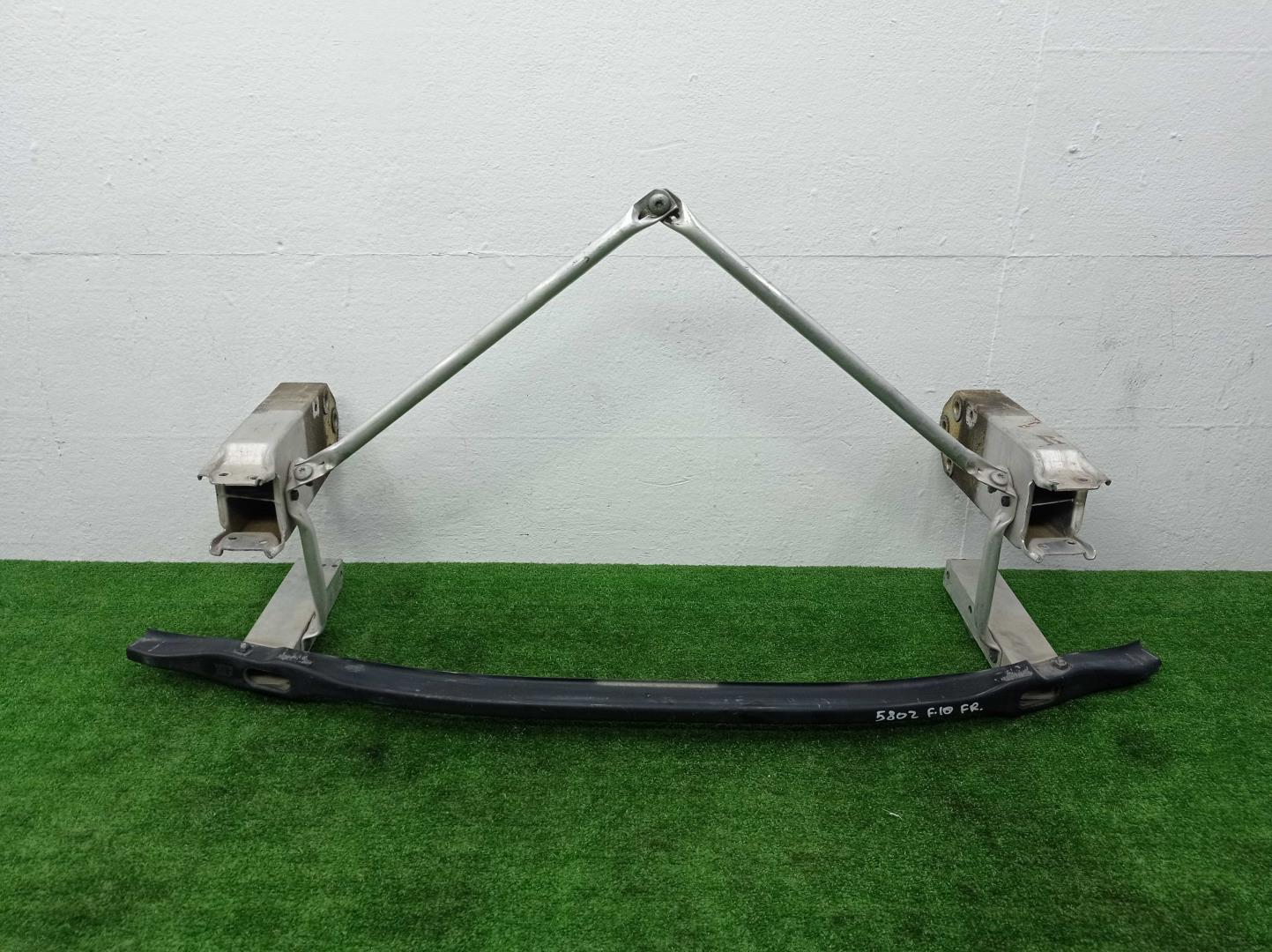 Усилитель переднего бампера