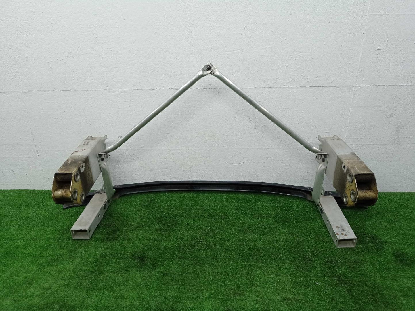 Усилитель переднего бампера