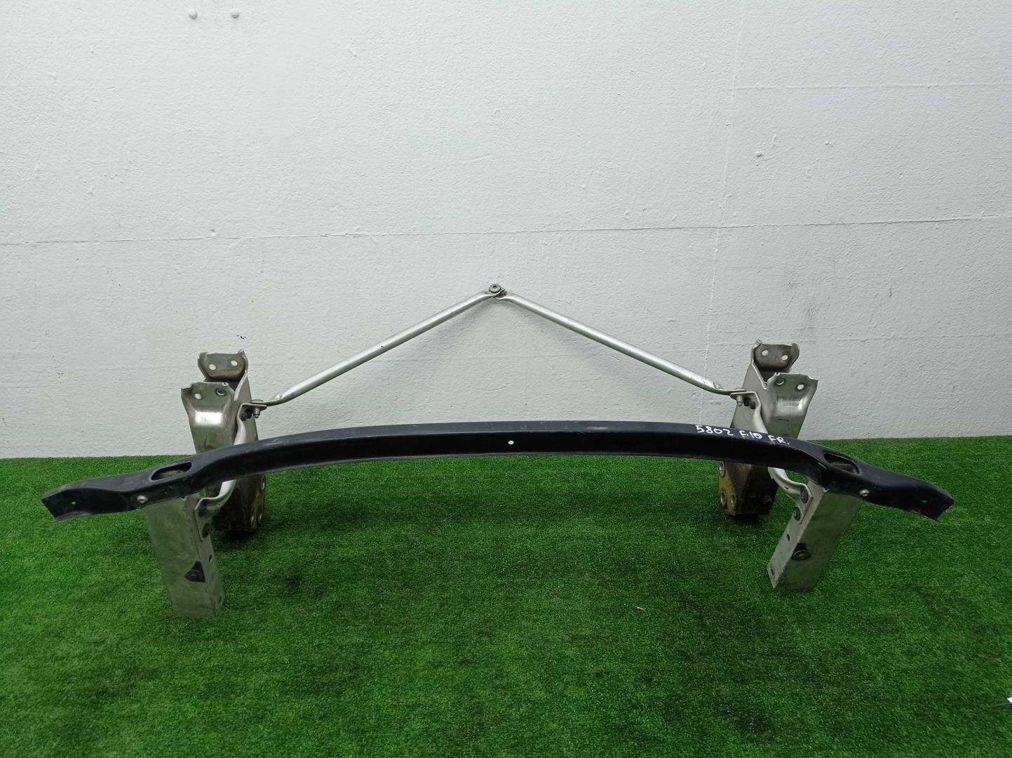 Усилитель переднего бампера