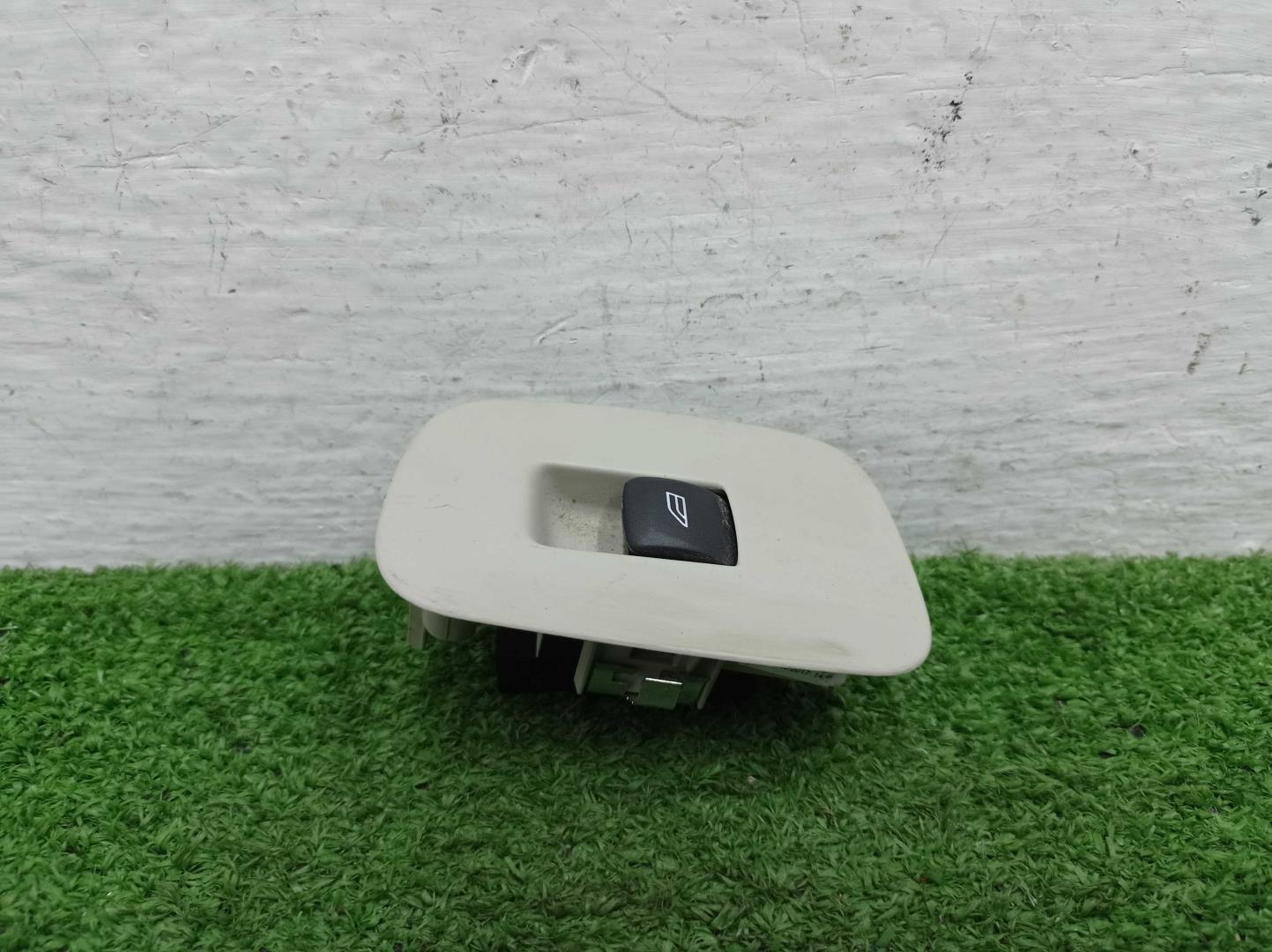 Кнопка стеклоподъемника