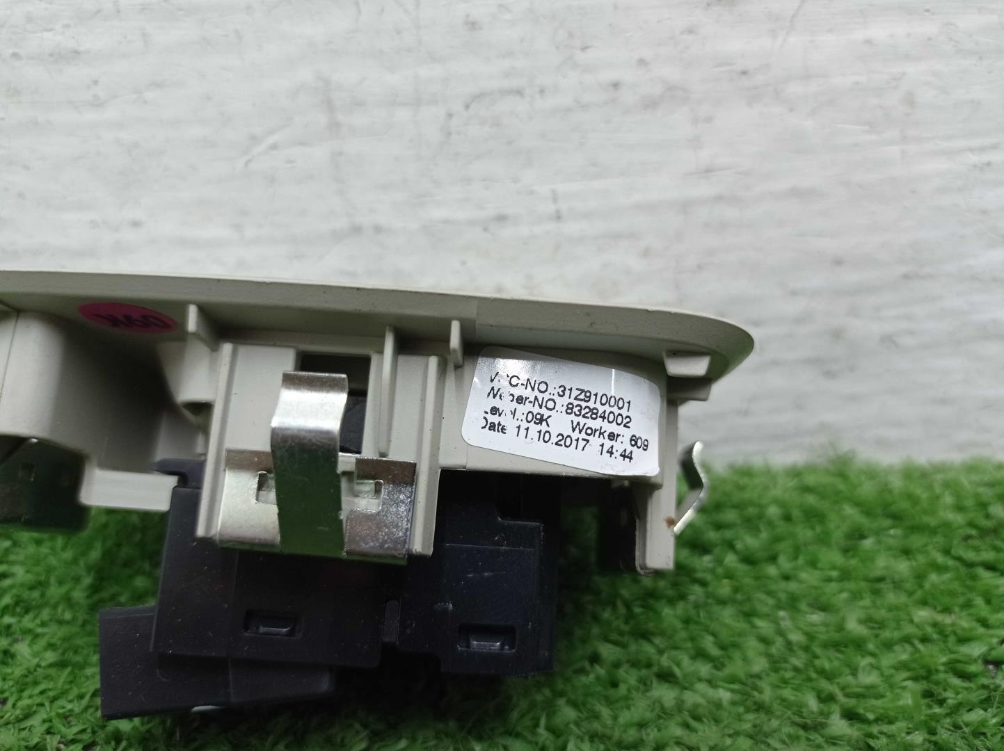 Кнопка стеклоподъемника