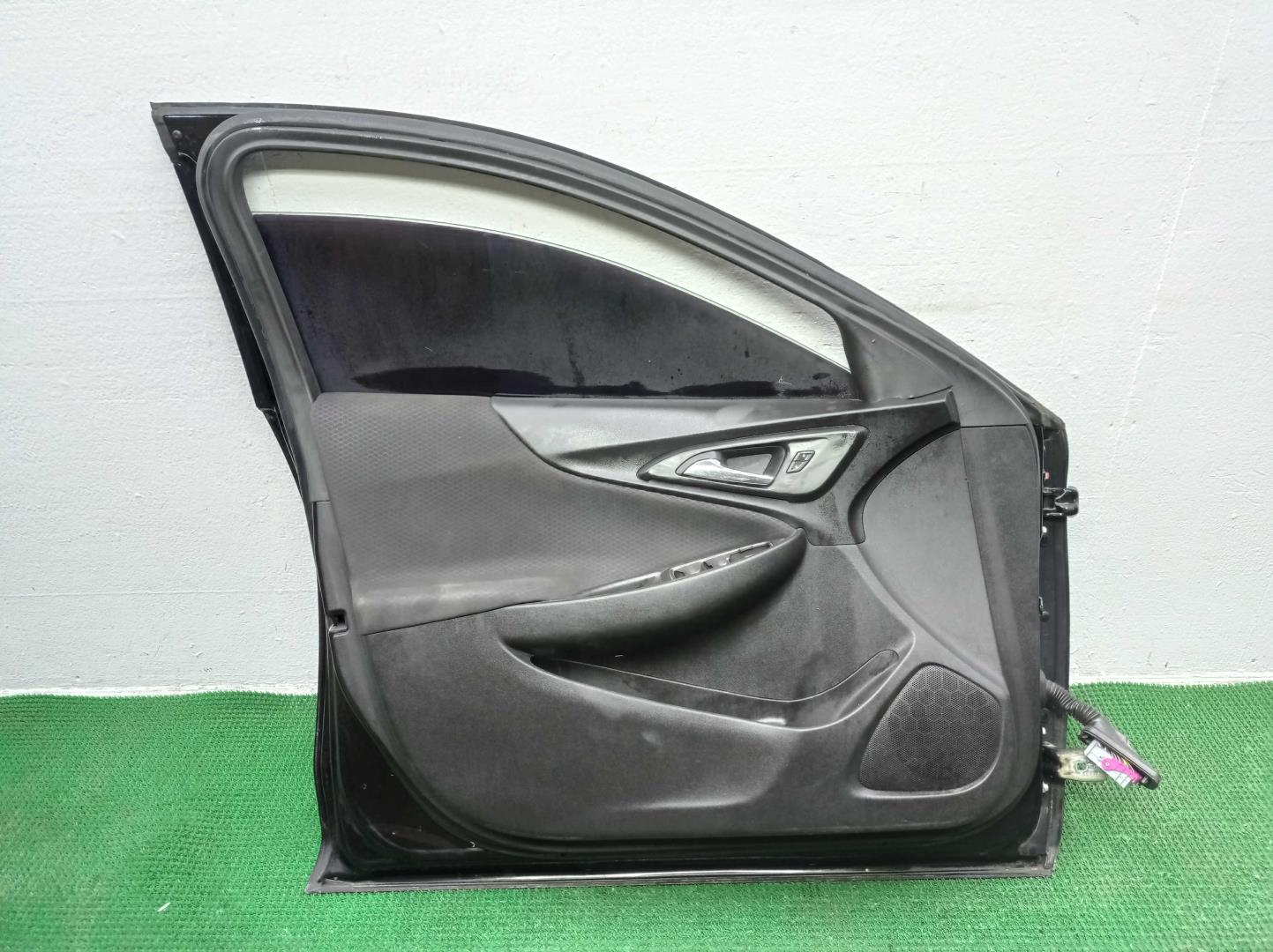 Дверь передняя левая