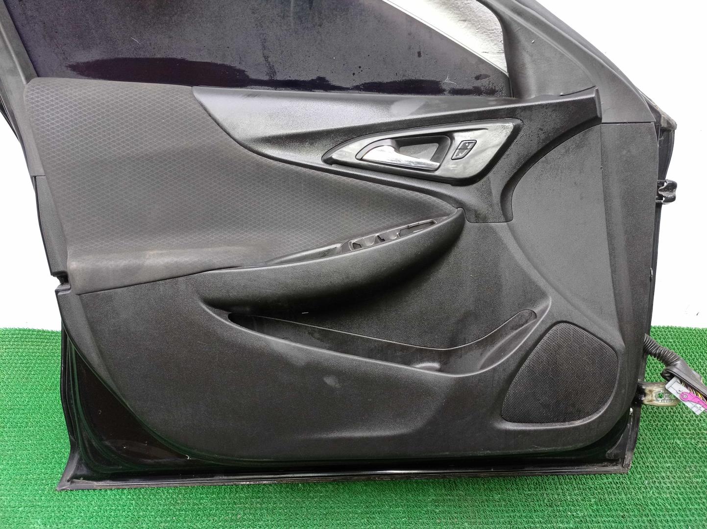 Дверь передняя левая