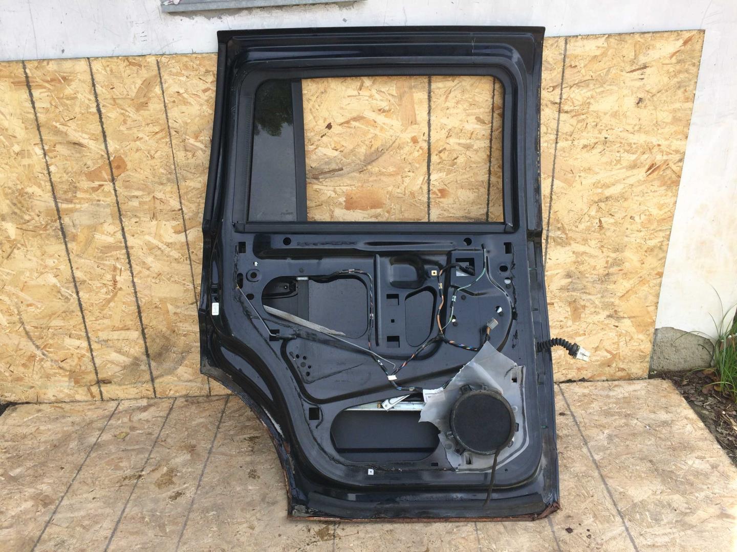 Дверь задняя левая